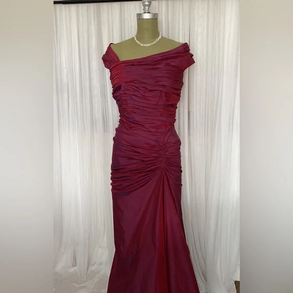 Vintage 1990’s elegant Tadashi ball/evening taffeta! Mermaid with a train - Picture 9 of 17